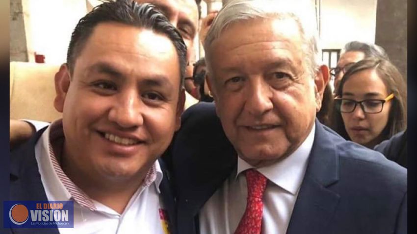 Entrega Víctor Manríquez proyectos estratégicos a AMLO para desarrollo de Uruapan