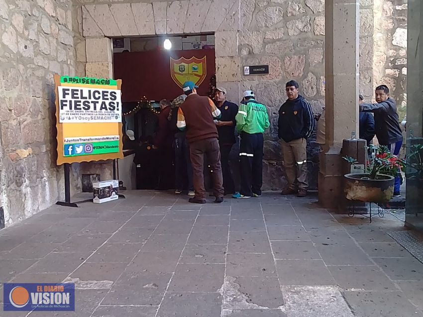 SEMACM entrega juguetes a sus agremiados