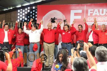Compromete Fausto en Lagunillas maquinaria para hacer caminos de saca