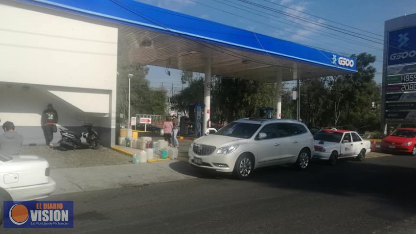 Policía de Morelia y fuerzas de seguridad vigilan orden en gasolineras
