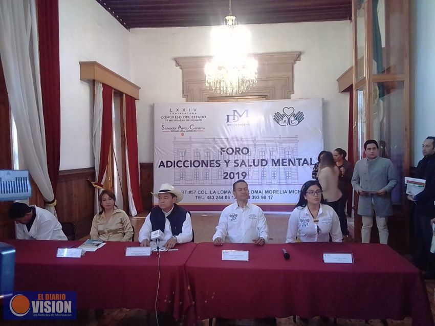 Presentan foro sobre adicciones y salud mental en el Congreso del Estado