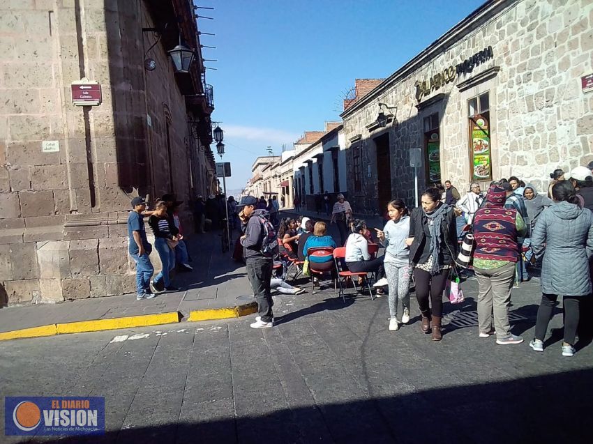 Antorchistas bloquean palacio municipal en Morelia