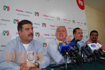 Pico de gallo, la columna de la política michoacana