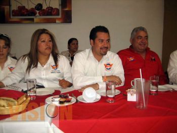 Ana Griselda Valencia, es la candidata a la presidencia por Convergencia