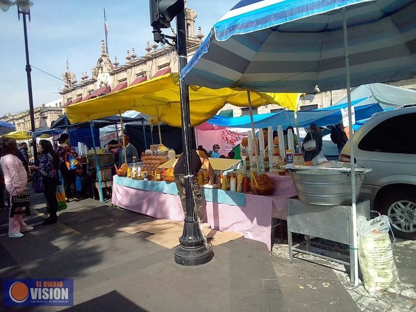 Se instala comercio informal en plantón de la CNTE