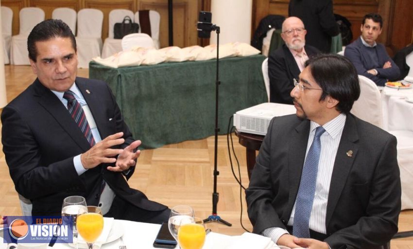 Presume Silvano Aureoles destinos de Michoacán a operadores turísticos españoles