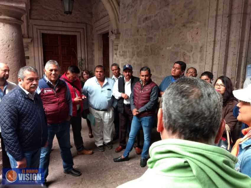 Raúl Morón entabla diálogo con integrantes de la CNTE
