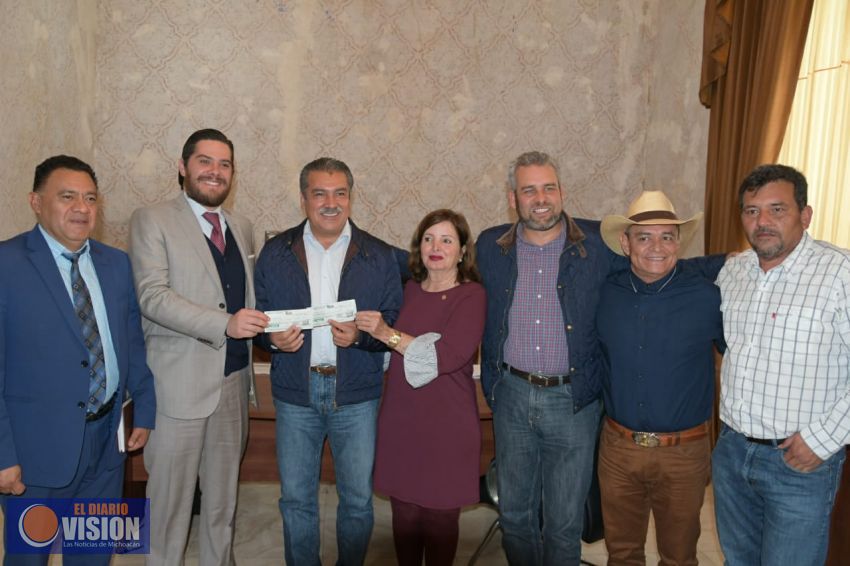 Ayuntamiento de Morelia recibe donativo del Congreso Local en apoyo a damnificados