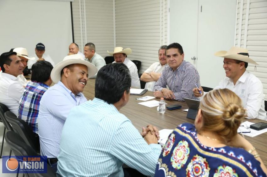 Establecen Gobernador y COCOCAM ruta para continuar impulso del campo michoacano 