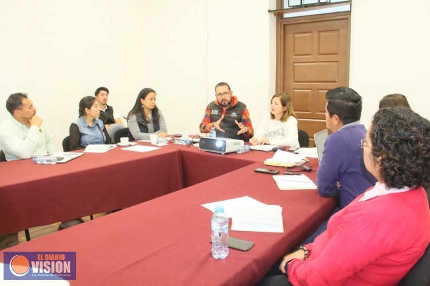 Reciben diputados a trabajadores de Junta de Caminos