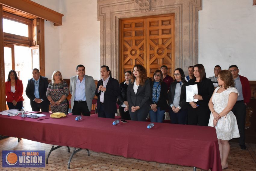 Congreso entrega becas a estudiantes de excelencia
