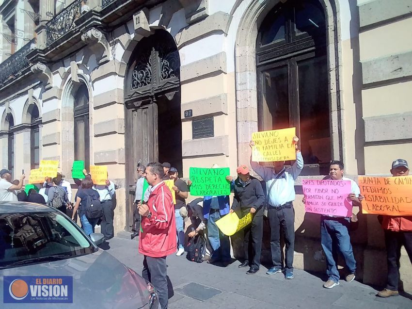 Trabajadores piden a Diputados que no desaparezca la Junta de Caminos.