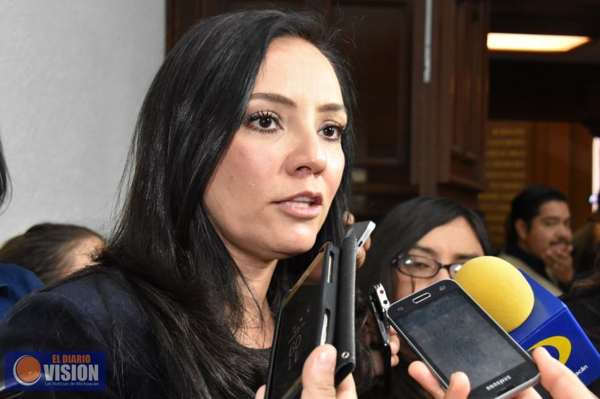 Por una Fiscalía alejada de la política, se pronuncia Adriana Hernández