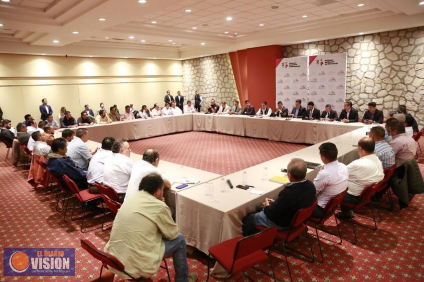 Gobernador y transportistas, por un mejor servicio público
