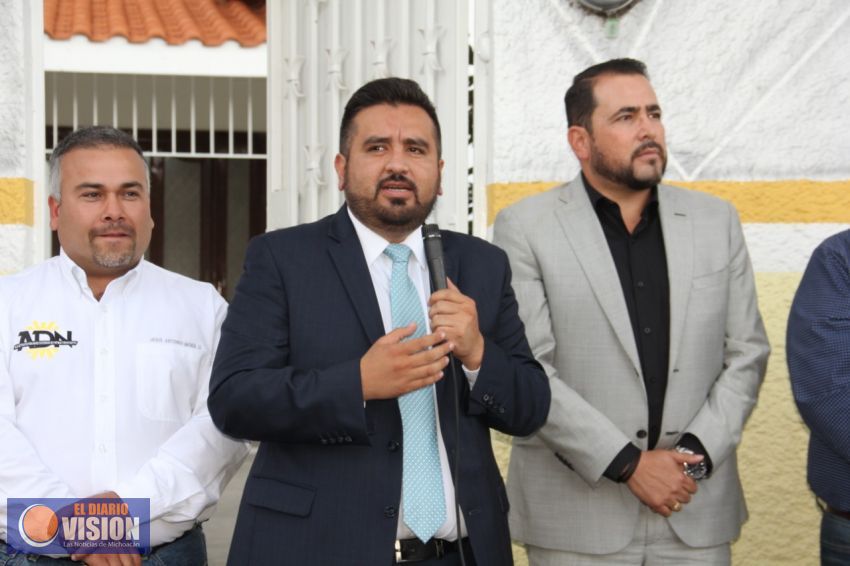 Erik Juárez propone revocación de mandato