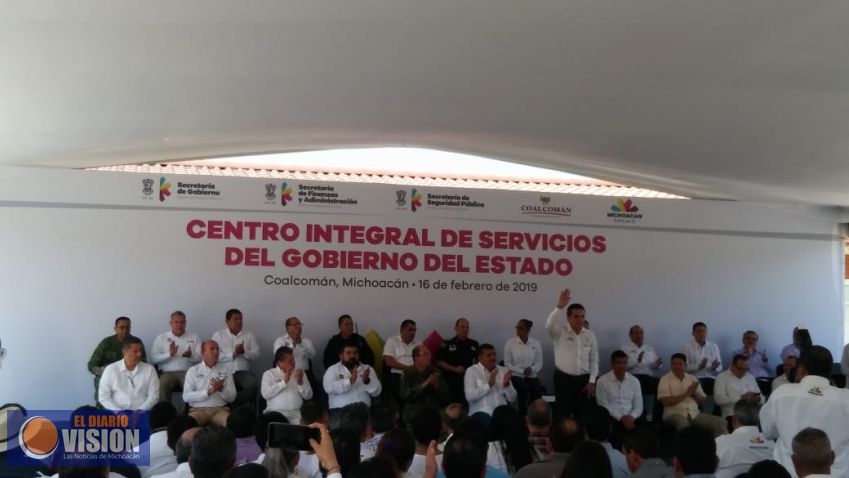 Acerca el Gobernador Silvano Aureoles servicios a población de Coalcoman 