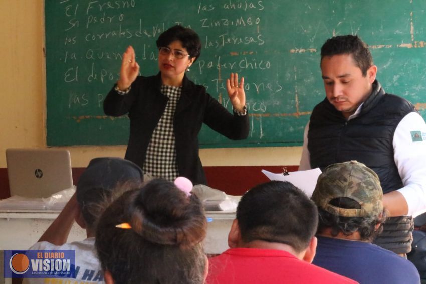 Presenta la diputada Anita Sánchez programas del Gobierno Federal en el municipio de Queréndaro 
