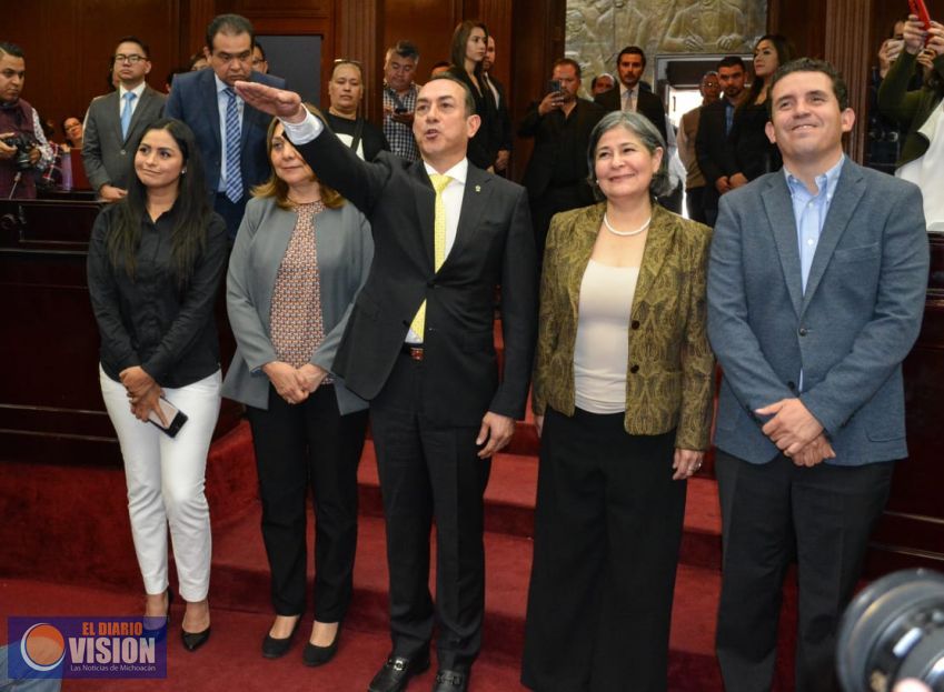 Toño Soto toma protesta como diputado local; Continuará en la refundación del PRD 