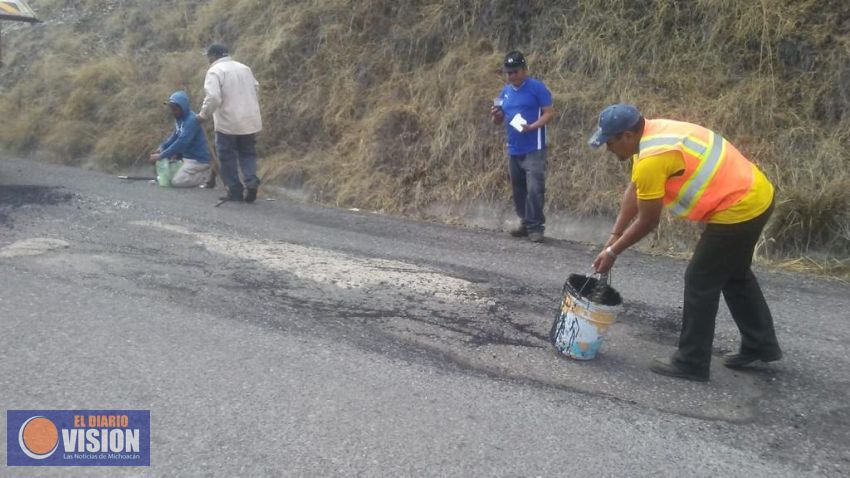 Lupillo Aguilera arranca programa de bacheo  y rehabilitación de vialidades en Tacámbaro