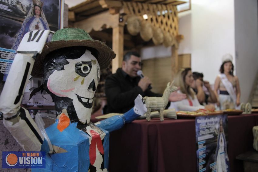 Pueblo Mágico de Cuitzeo prepara su Tradicional “Convite de Mojigangas” y “Toritos de Petate”  