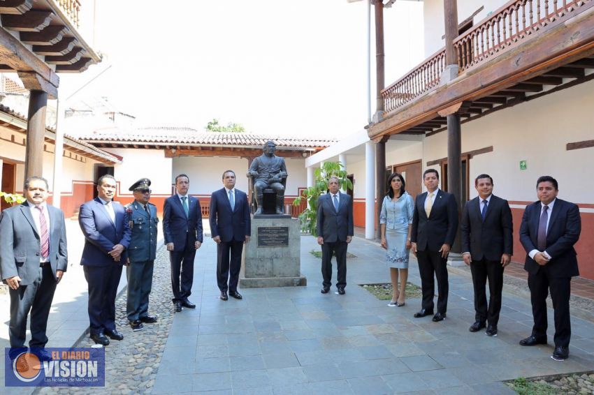 Llama Silvano Aureoles a construir soluciones de fondo a través de instituciones