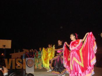 Antorchistas en Uruapan conmemoran Fiestas Patrias