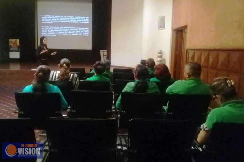 Capacitan en temas de derechos humanos a personal de la Secretaría de Turismo