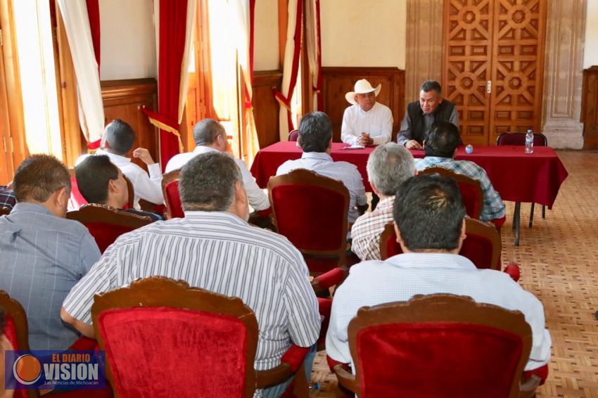 Salvador Arvizu se reunió con transportistas, buscan condiciones para mejorar el servicio