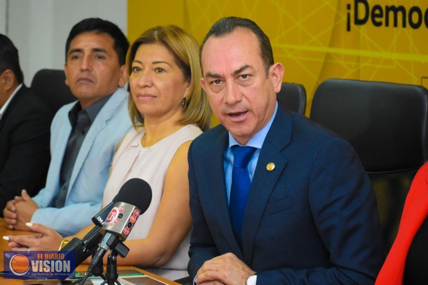 No se ocupa firmar, ni prometer lo que establece la Constitución: PRD