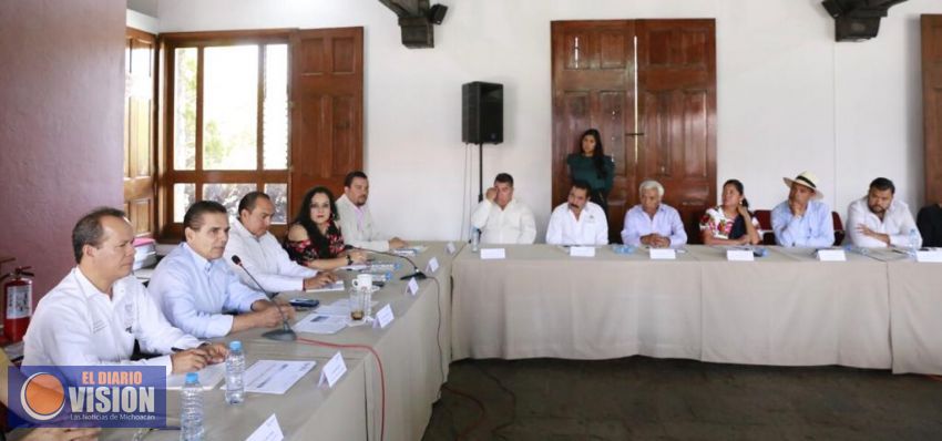 Construye Gobernador alternativas para continuar apoyos al campo michoacano