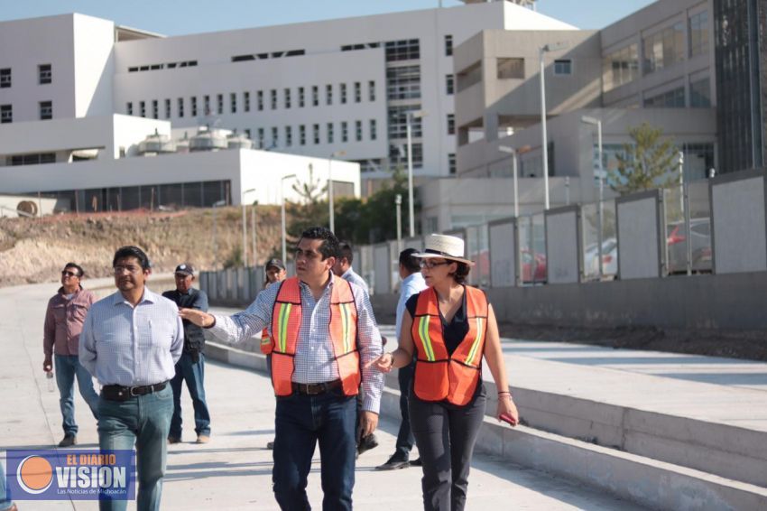 Por concluir, construcción de vialidades y estacionamientos de Ciudad Salud