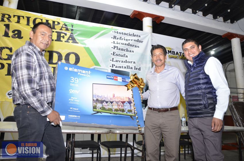 Entregan premios de la Rifa por el pago puntual del servicio del agua y del predial en Timgambato