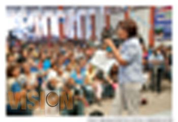 Fructifera gira de Luisa María Calderón por Copándaro y Villa Morelos