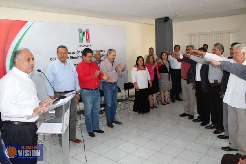 Toman protesta la Asociación de ex presidentes del Comité Municipal del PRI en Morelia 