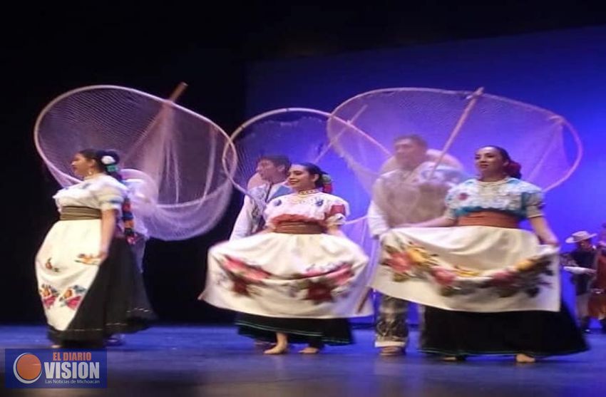 Todo un éxito la espectacular función de gala de Corcovi, Ballet Folklórico Internacional y Música 