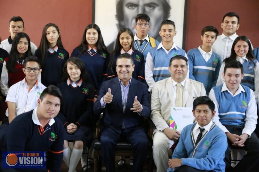 Estudiantes comprometidos, orgullo de Michoacán: Silvano Aureoles
