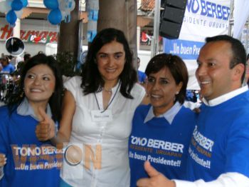 Norma Adriana Magaña, sostiene encuentro con comerciantes del mercado sobre ruedas
