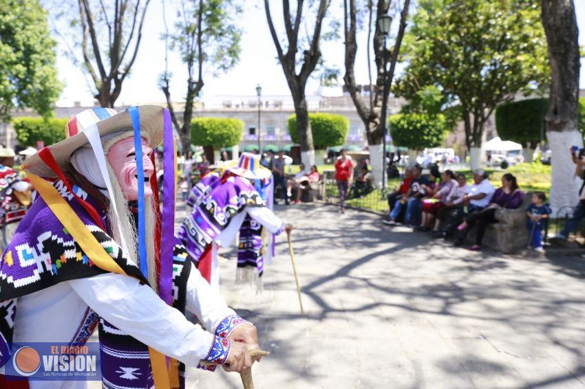 Disfrutan turistas Días Santos en Morelia