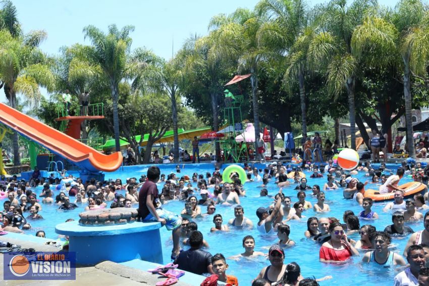 Parques acuáticos, con gran afluencia de paseantes en Michoacán 