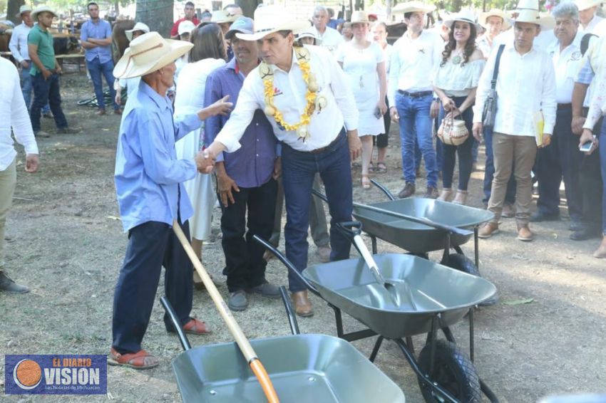 Refrenda Silvano Aureoles apoyo a la producción ganadera de Michoacán