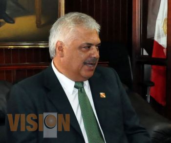 Wilfrido Navarrete comparece ante Congreso, aspira por la presidencia de la CEDH