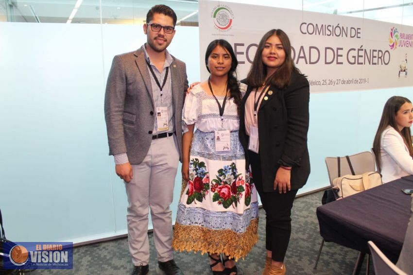 Participan jóvenes michoacanos en Parlamento Juvenil 2019