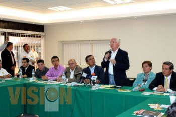 Diálogo permanente con la Universidad Michoacana compromete Genovevo Figueroa