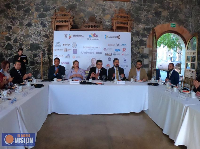 En puerta, Expo Universitaria 2019, en Uruapan