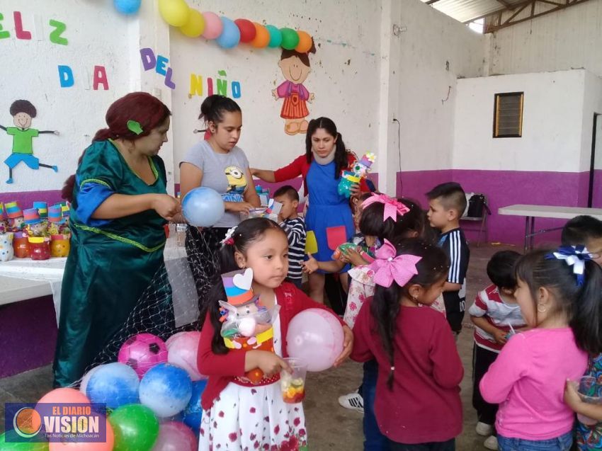 Lupillo Aguilera celebra a niños y vota a favor de eliminar el matrimonio infantil en México