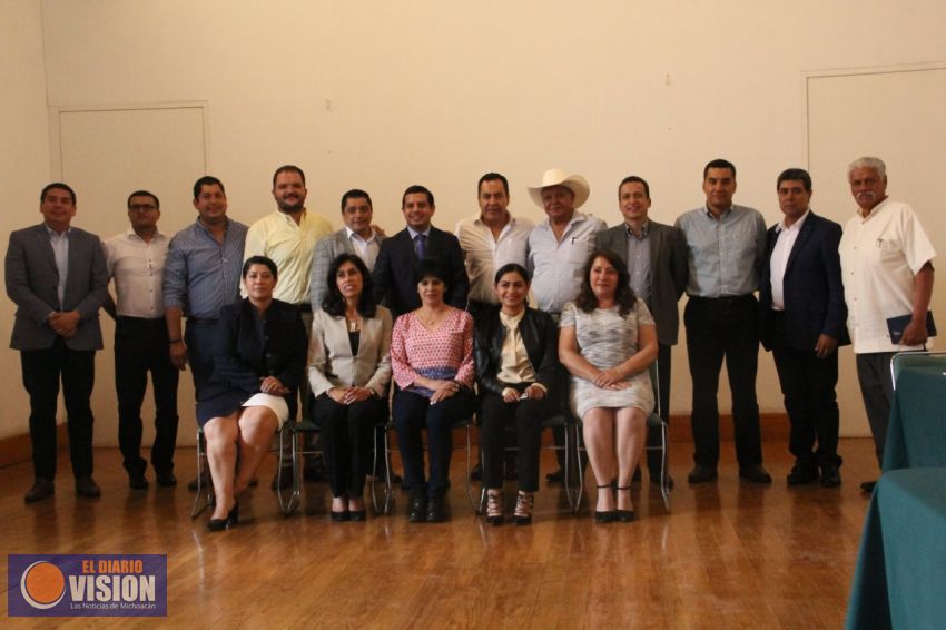 Araceli Saucedo va por alianza para el fortalecimiento de los municipios