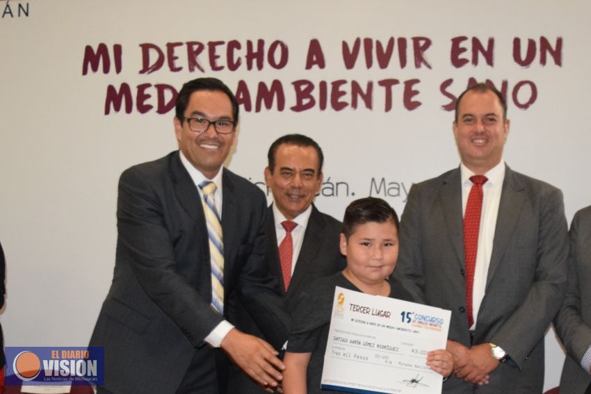  CEDH premia a ganadores de concurso de dibujo infantil