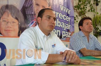 Marko Cortés, intercambió propuestas con académicos de la UTM