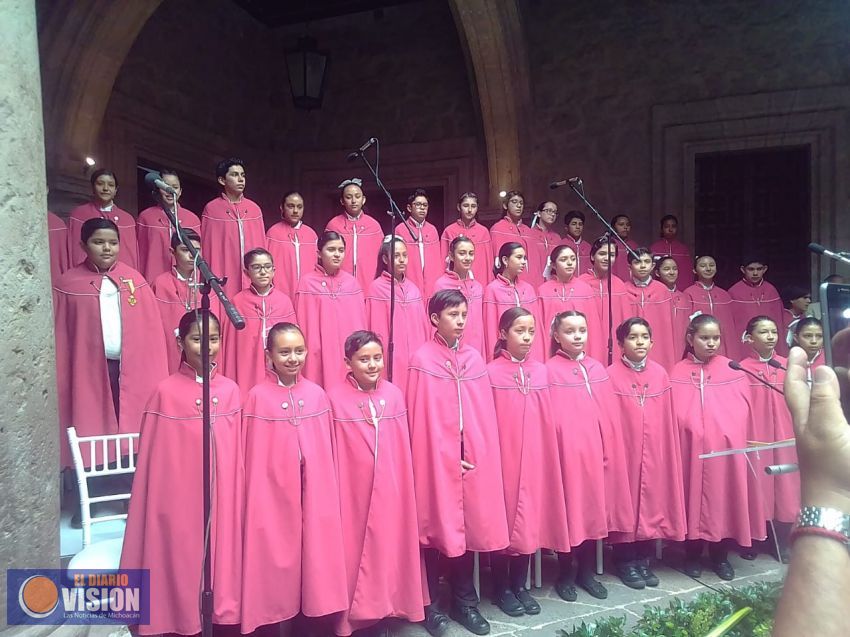 Reciben Condecoración Generalísimo Morelos, los Niños Cantores de Morelia.