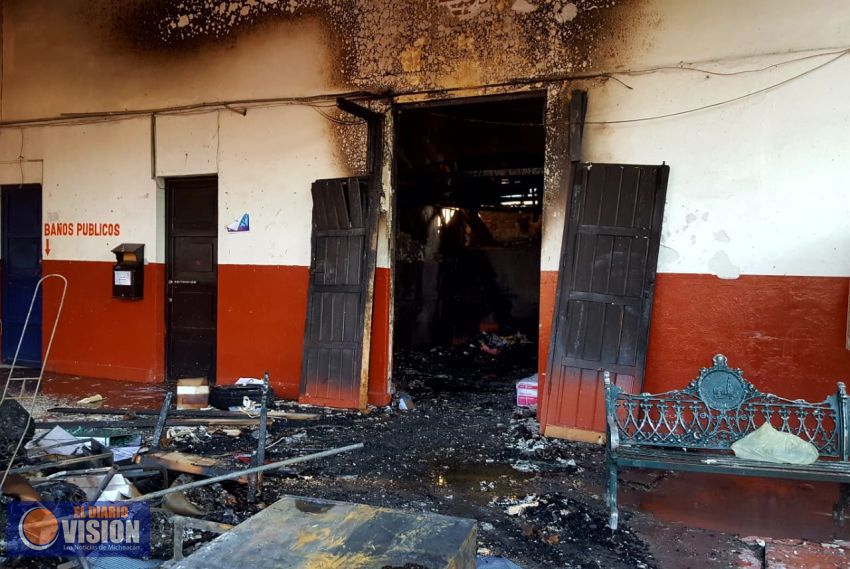 Incendio en Ayuntamiento de Paracho, sólo afectó la oficina de Oficialía Mayor; No la totalidad 